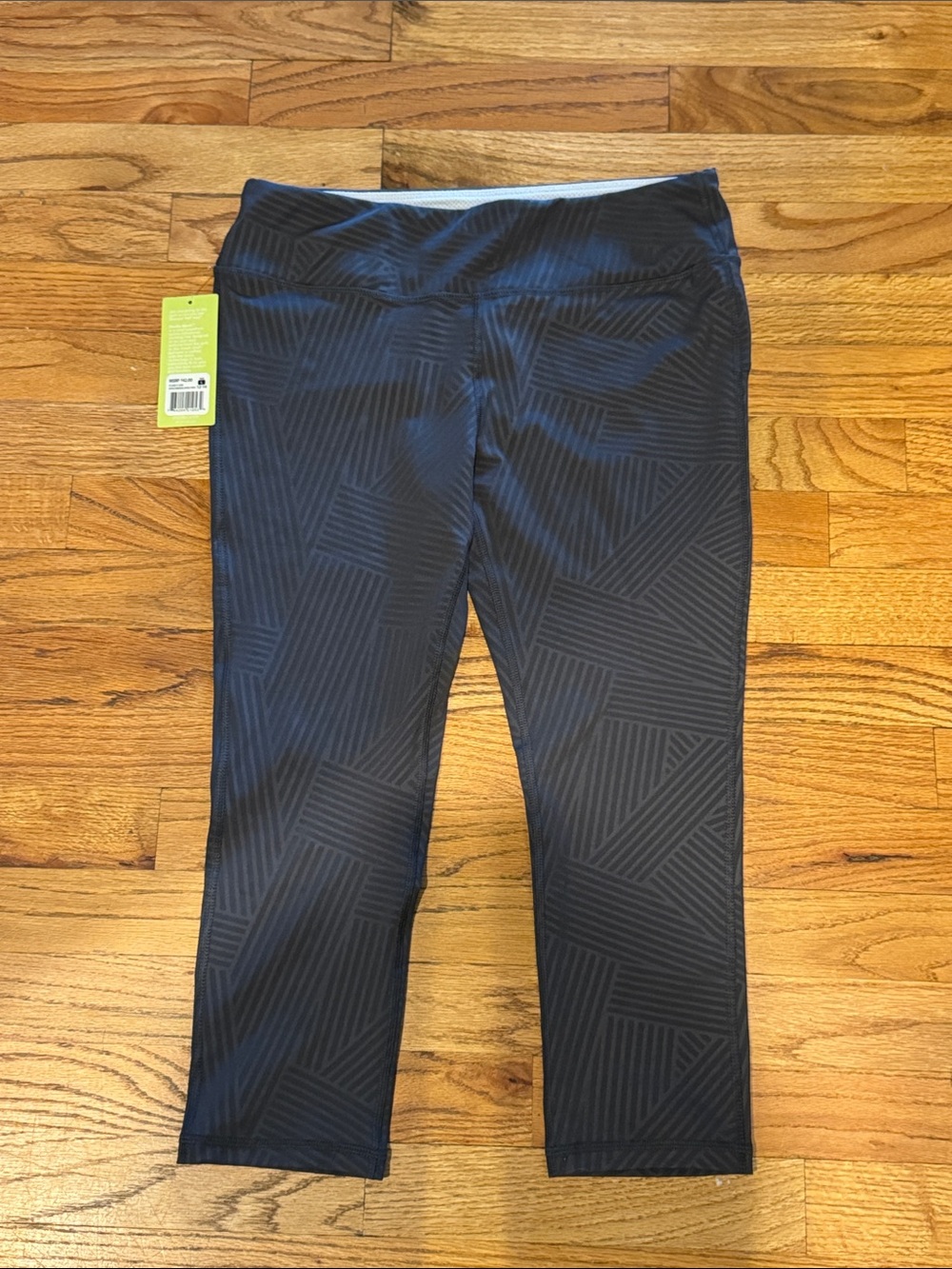 Marika gray Geometric Capri Workout capris. NWT. Sz Large
